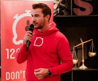 Portrait von Kumpanion Felix Hünecke